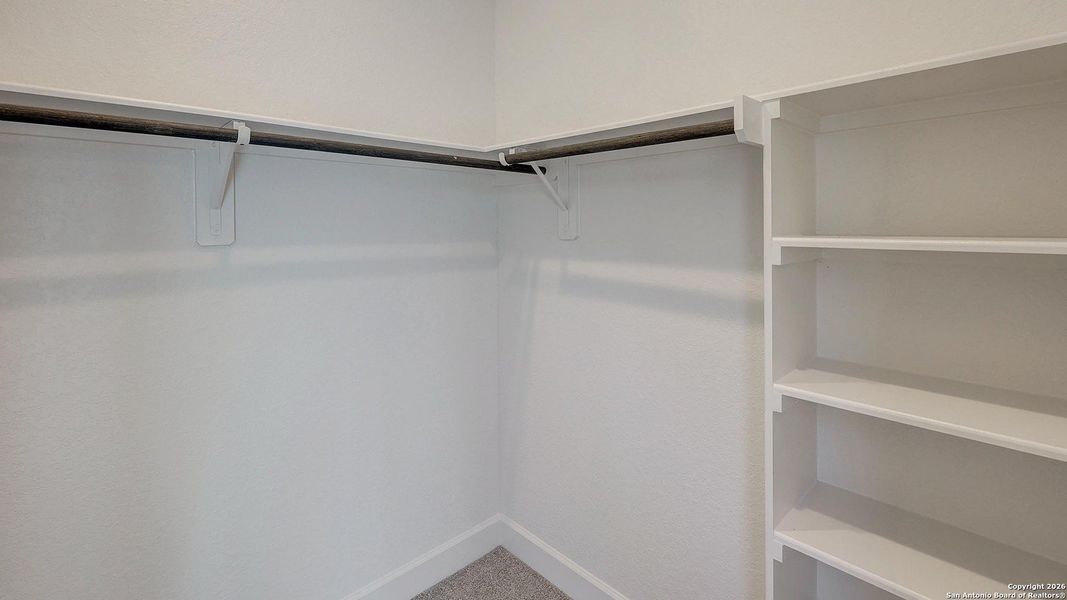Spacious, unfurnished interior of a new home in Ladera, San Antonio (Image 20).