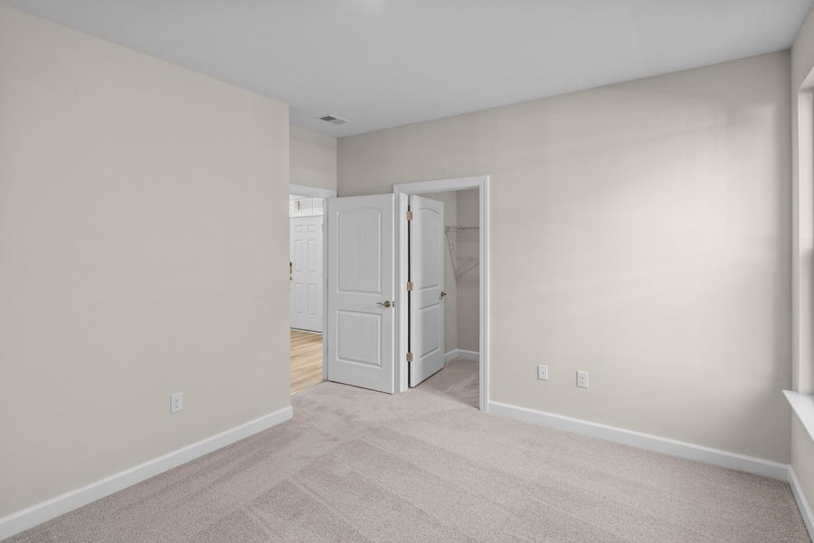 Spacious, unfurnished interior of a new home in Coastal Club of the Carolinas, Calabash (Image 19).