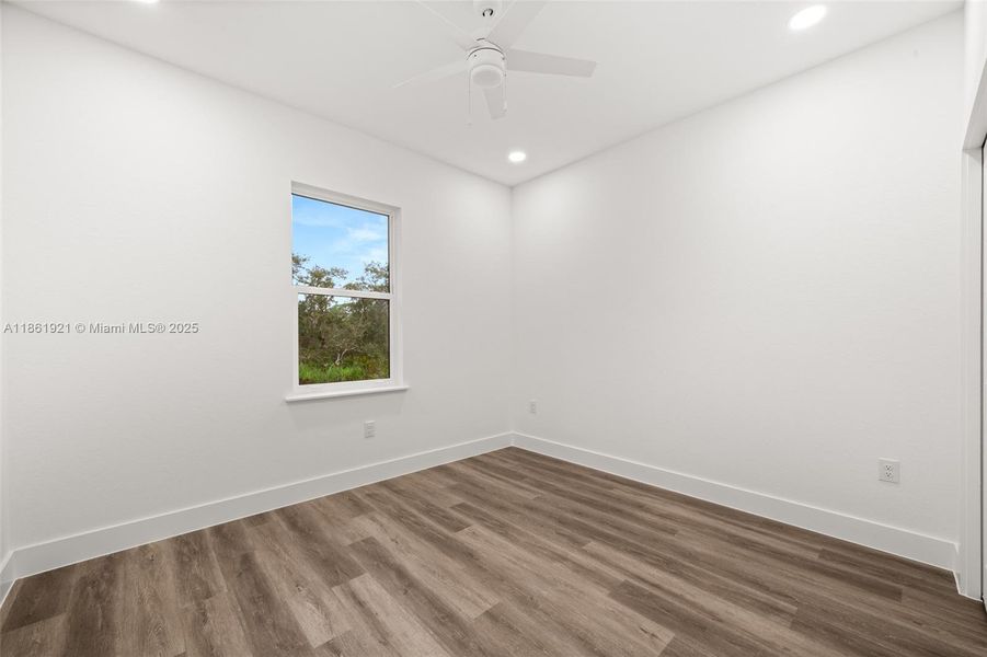 Spacious, unfurnished interior of a new home in , Sebring (Image 15).