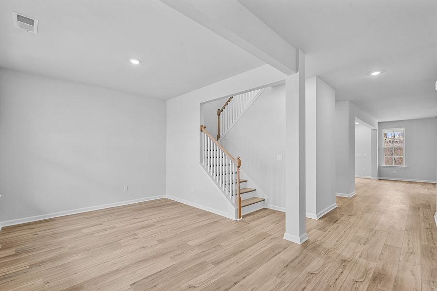 Spacious, unfurnished interior of a new home in Fieldstone, Lexington (Image 17).