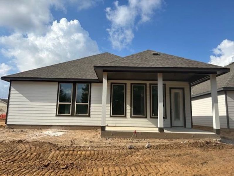 COVERED PATIO BACKING TO THE MORNING SUN (EAST) COVERED PATIO BACKING TO THE MORNING SUN (EAST)
