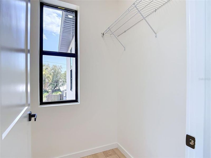 Spacious, unfurnished interior of a new home in , Tampa (Image 32).