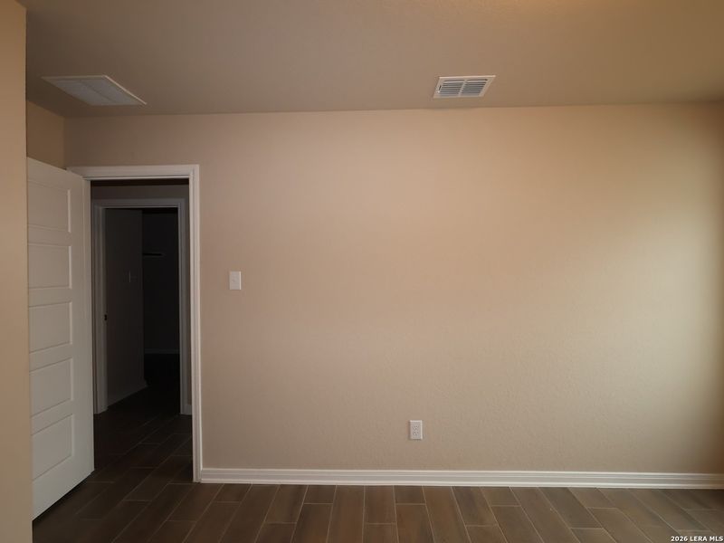 Spacious, unfurnished interior of a new home in Chaparral Ranch, Floresville (Image 17).