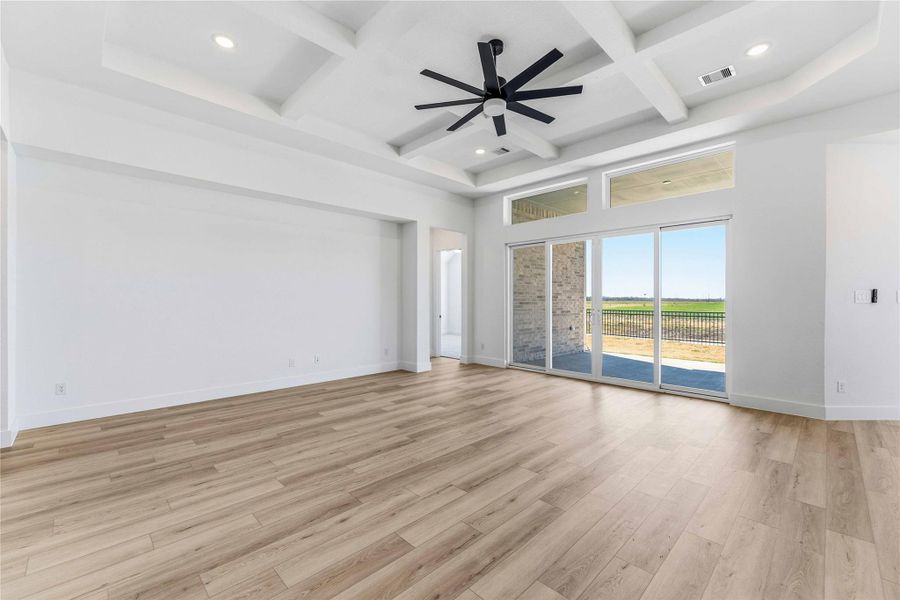 Spacious, unfurnished interior of a new home in Valencia, Manvel (Image 19).