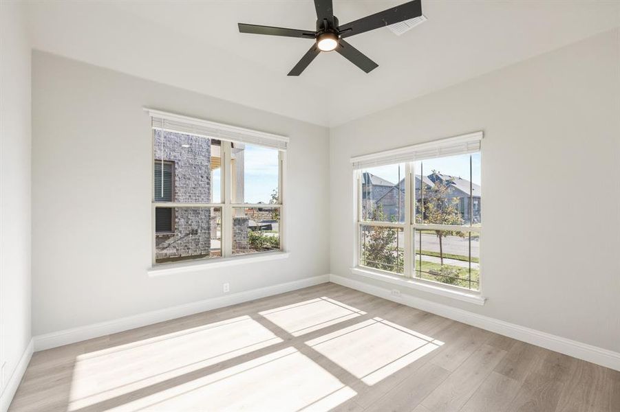 Spacious, unfurnished interior of a new home in Star Ranch Classic 50, Godley (Image 31).