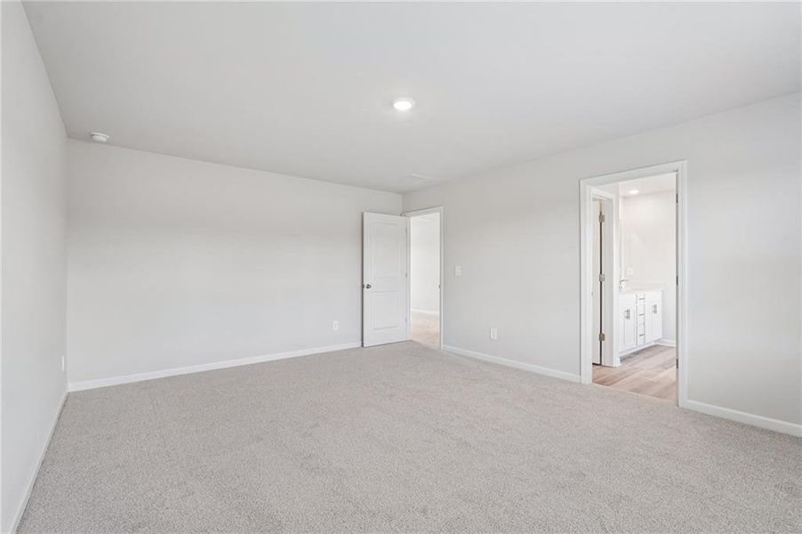Spacious, unfurnished interior of a new home in Northwoods at Mirror Lake, Villa Rica (Image 22).
