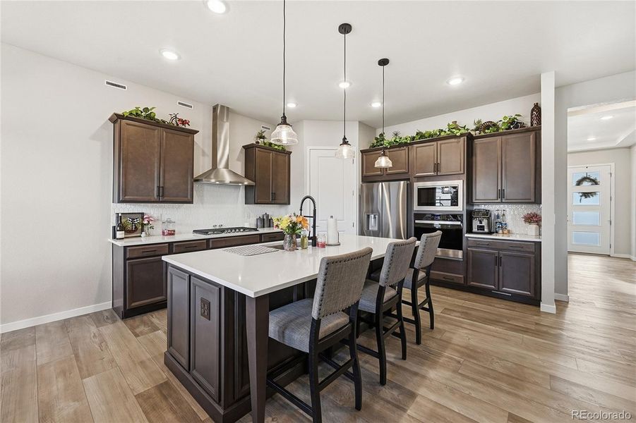 Island and Breakfast Bar!