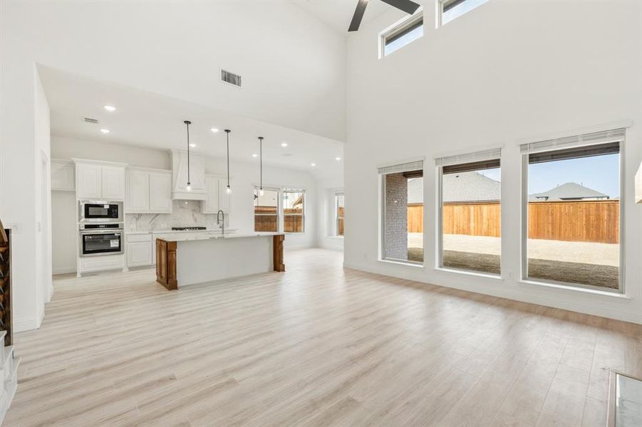 Spacious, unfurnished interior of a new home in Terracina, Rockwall (Image 27). Spacious, unfurnished interior of a new home in Terracina, Rockwall (Image 27).