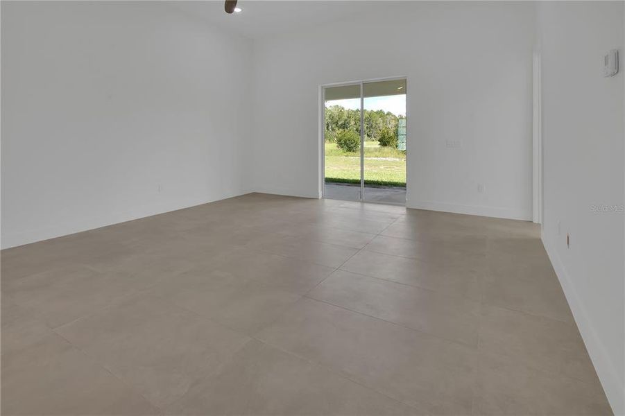 Spacious, unfurnished interior of a new home in , Deland (Image 27).