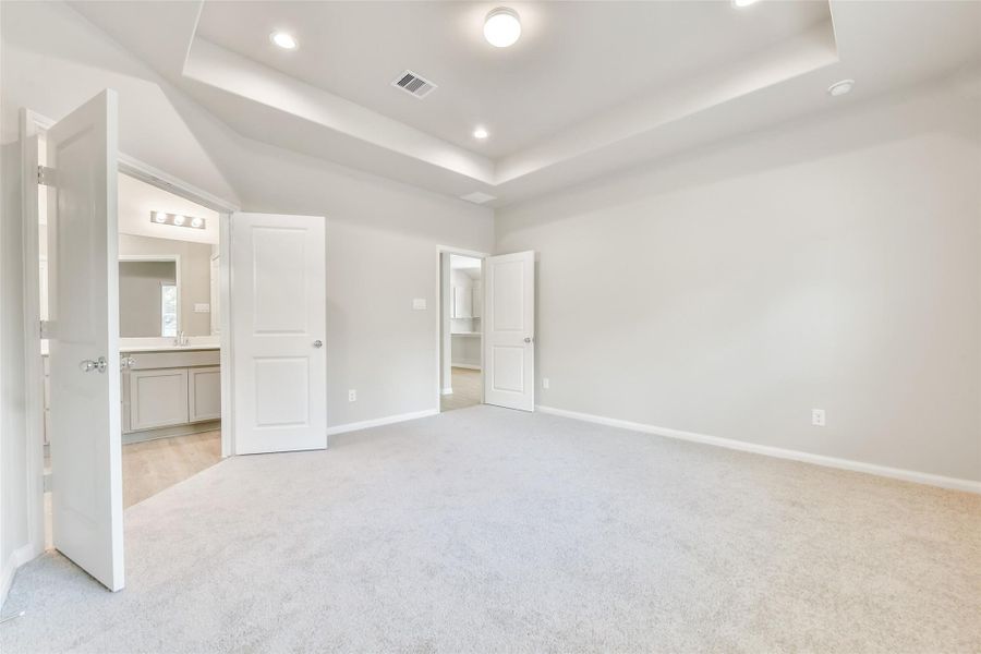 Spacious, unfurnished interior of a new home in King Oaks Village, Baytown (Image 27).
