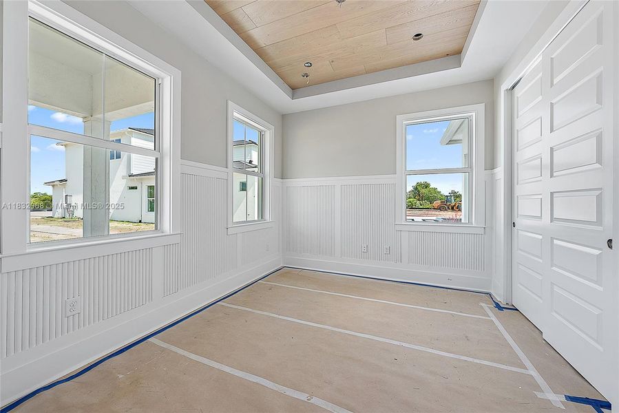 Den / Guest Bedroom Den / Guest Bedroom