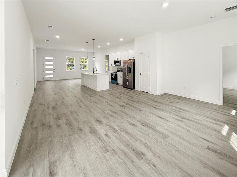 Spacious, unfurnished interior of a new home in , Ocala (Image 15).