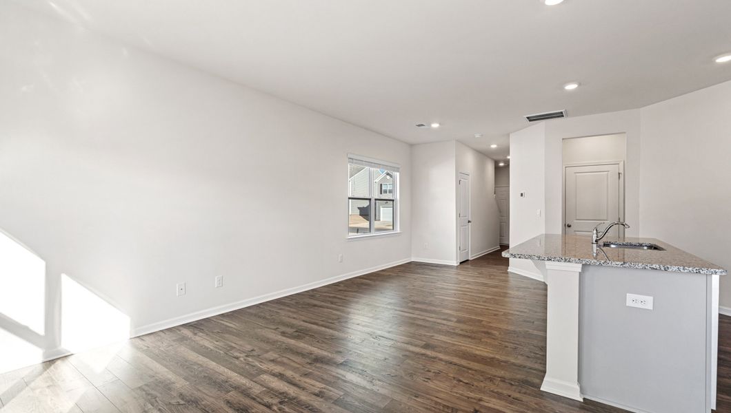 Spacious, unfurnished interior of a new home in Tanglewood Townes, Greenville (Image 15).