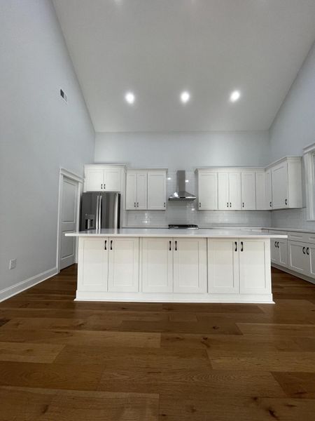 Spacious, unfurnished interior of a new home in , Summerton (Image 11).