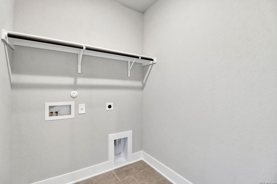 Spacious, unfurnished interior of a new home in Estancia Ranch - Premier Series, San Antonio (Image 30).