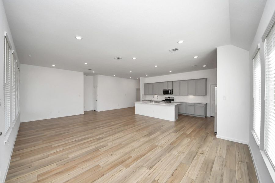 Spacious, unfurnished interior of a new home in Tavola: Fairway Collection, New Caney (Image 11).