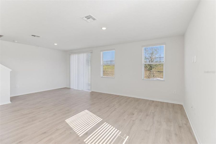 Spacious, unfurnished interior of a new home in The Reserve at Hammock Oaks Townes, Lady Lake (Image 14).