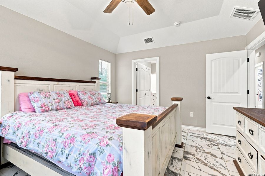 Furnished interior view inside a new home in , Von Ormy (Image 14).