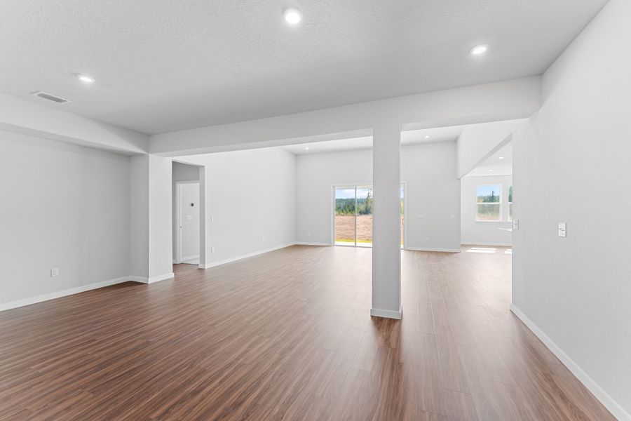 Lot 592 Dining Area with Column at NorthShore