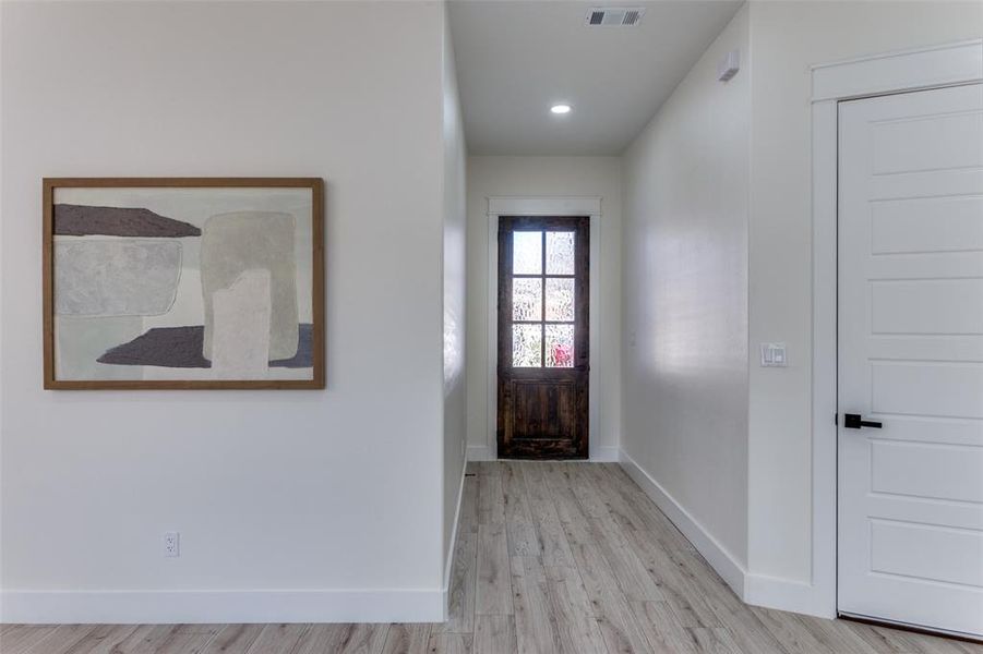 Foyer featuring visible vents, recessed lighting, light wood-type flooring, and baseboards