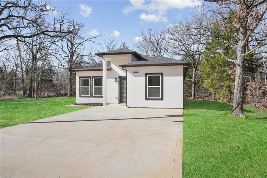 Front exterior of a new home in , Mabank, TX, highlighting curb appeal (Image 24).