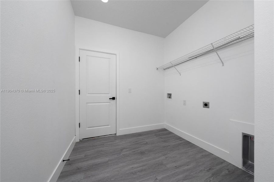 Spacious, unfurnished interior of a new home in , Palm Bay (Image 22).