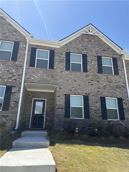 Front exterior of a new home in Parkway James, Snellville, GA, highlighting curb appeal (Image 1). Front exterior of a new home in Parkway James, Snellville, GA, highlighting curb appeal (Image 1).