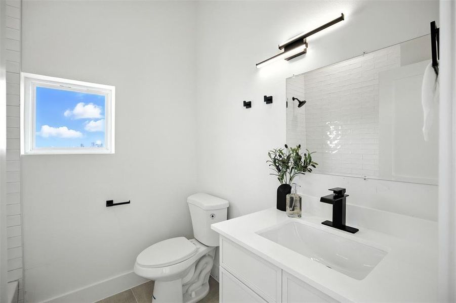 Furnished interior view inside a new home in , Dallas (Image 23).
