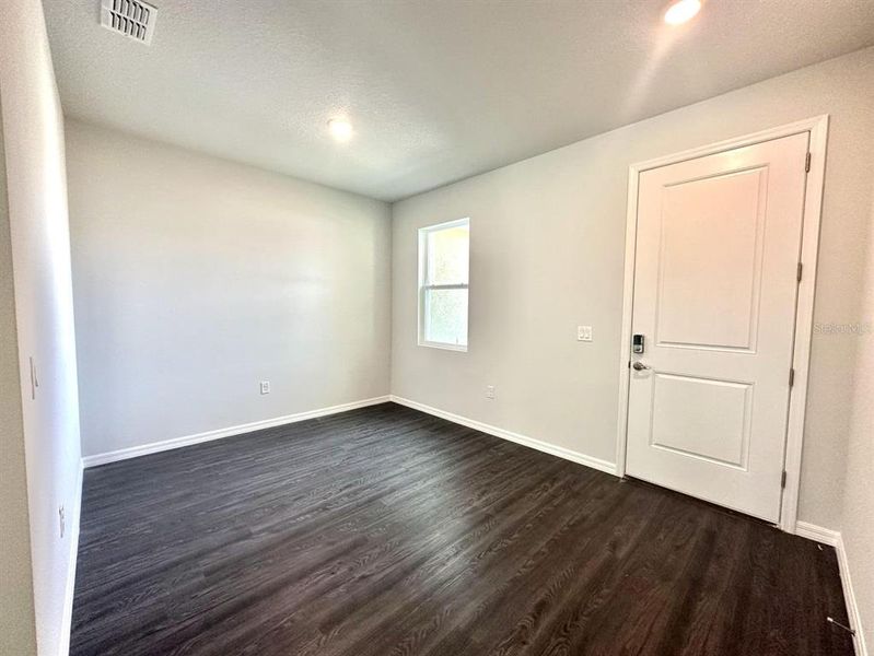 Spacious, unfurnished interior of a new home in , Palm Bay (Image 9).