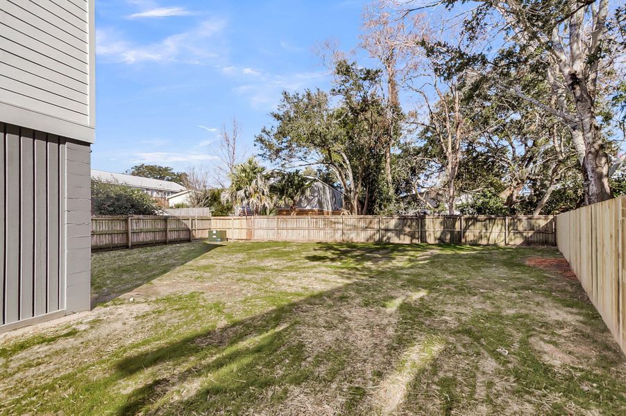 Exterior details and patio area of a home in , Charleston (Image 4).