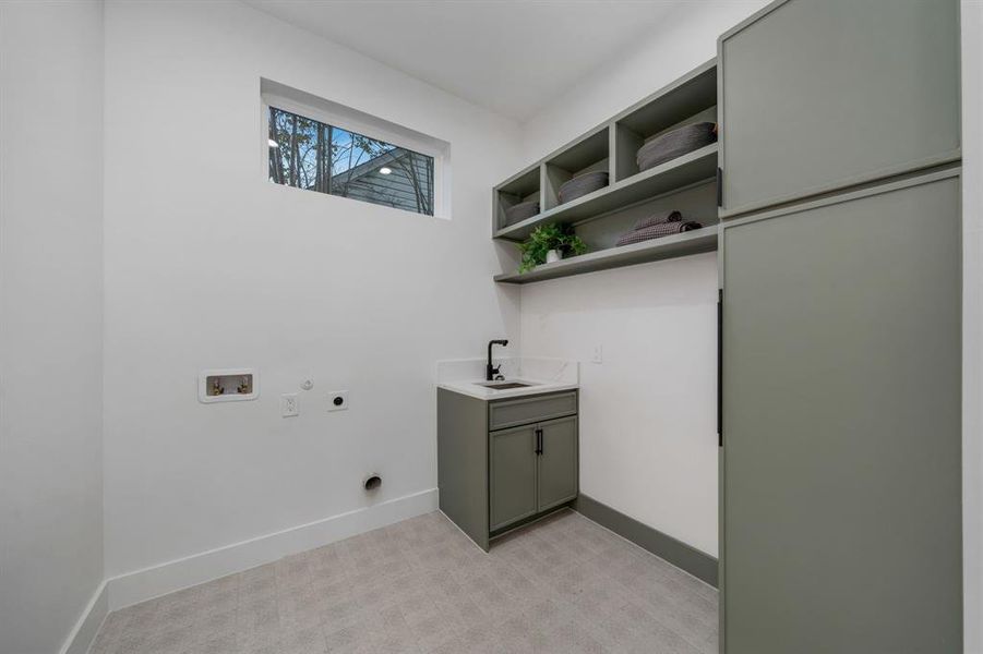 Furnished interior view inside a new home in , Dallas (Image 29).