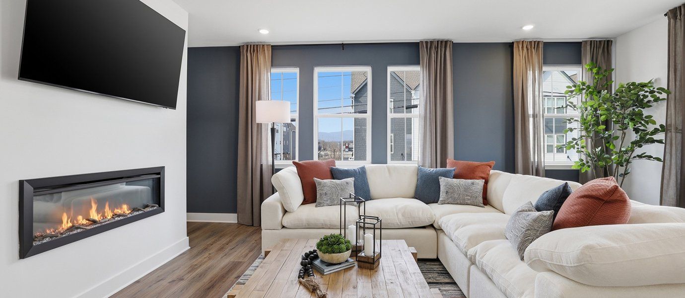 2185 Oakwood Family 1of2 F1 Base1 Hero