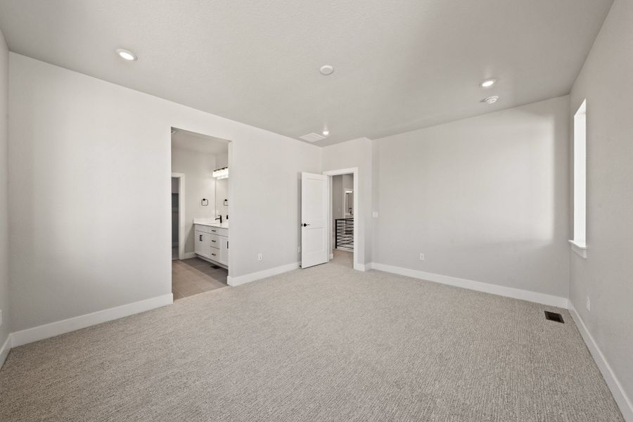 Spacious, unfurnished interior of a new home in Trumark Homes at Sterling Ranch, Littleton (Image 17).