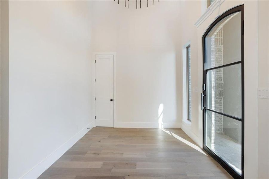 Spacious, unfurnished interior of a new home in , Denison (Image 33).