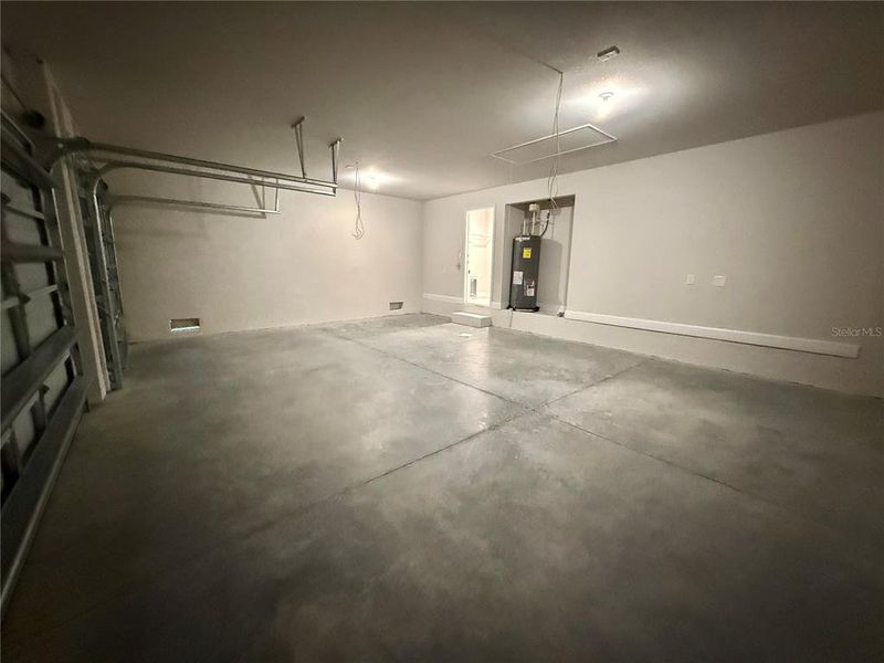 Spacious, unfurnished interior of a new home in South Gulf Cove, Port Charlotte (Image 21).