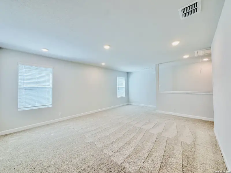Spacious, unfurnished interior of a new home in , Live Oak (Image 47).