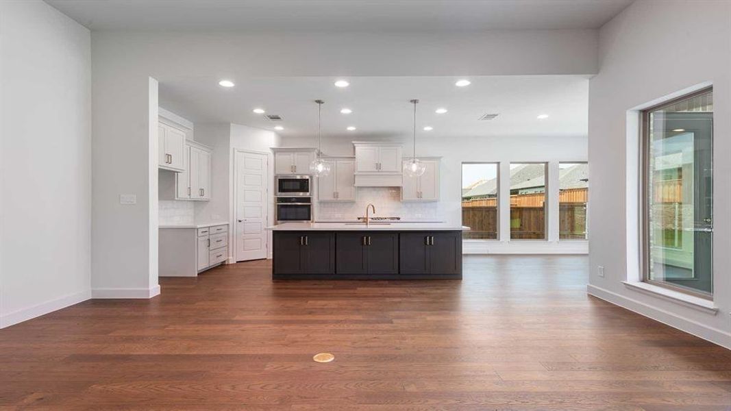 Spacious, unfurnished interior of a new home in Terraces 62', Rockwall (Image 18). Spacious, unfurnished interior of a new home in Terraces 62', Rockwall (Image 18).