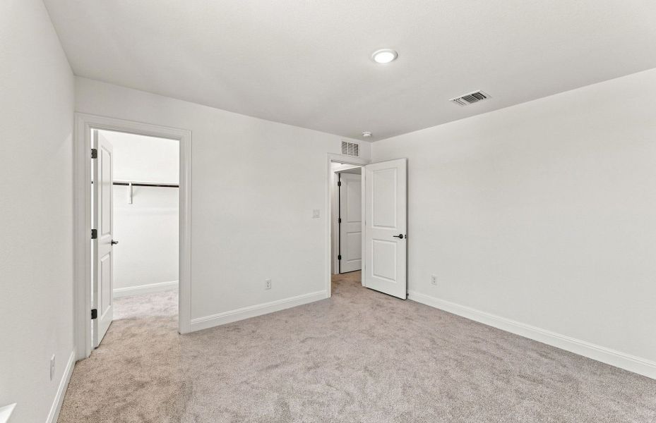 Spacious, unfurnished interior of a new home in Saddleback at Santa Rita Ranch, Liberty Hill (Image 41).
