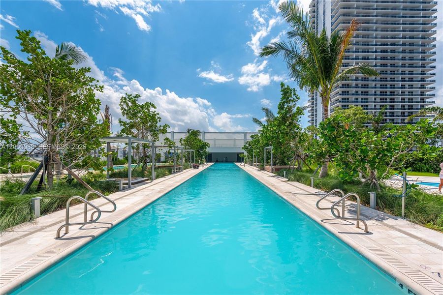Condo located in Miami, FL showcasing its design and architecture (Image 24).