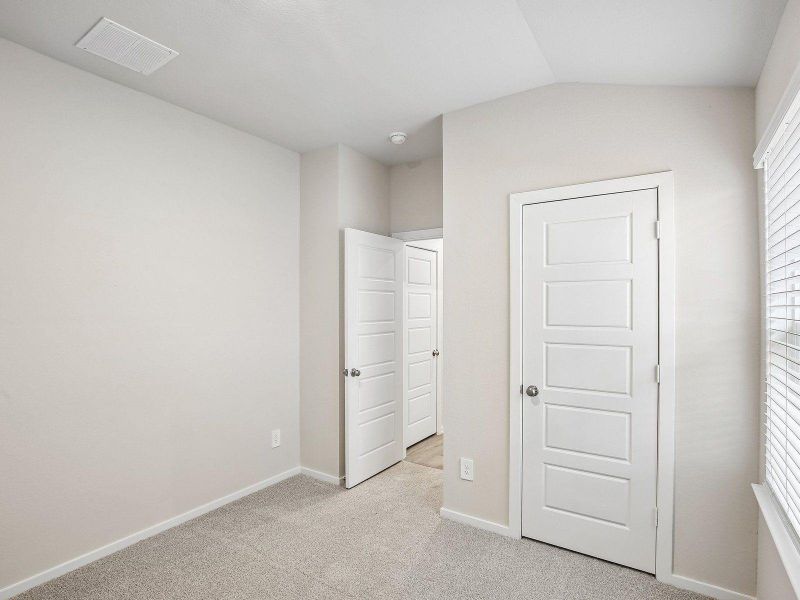 Spacious, unfurnished interior of a new home in Heights of Barbers Hill, Baytown (Image 27).