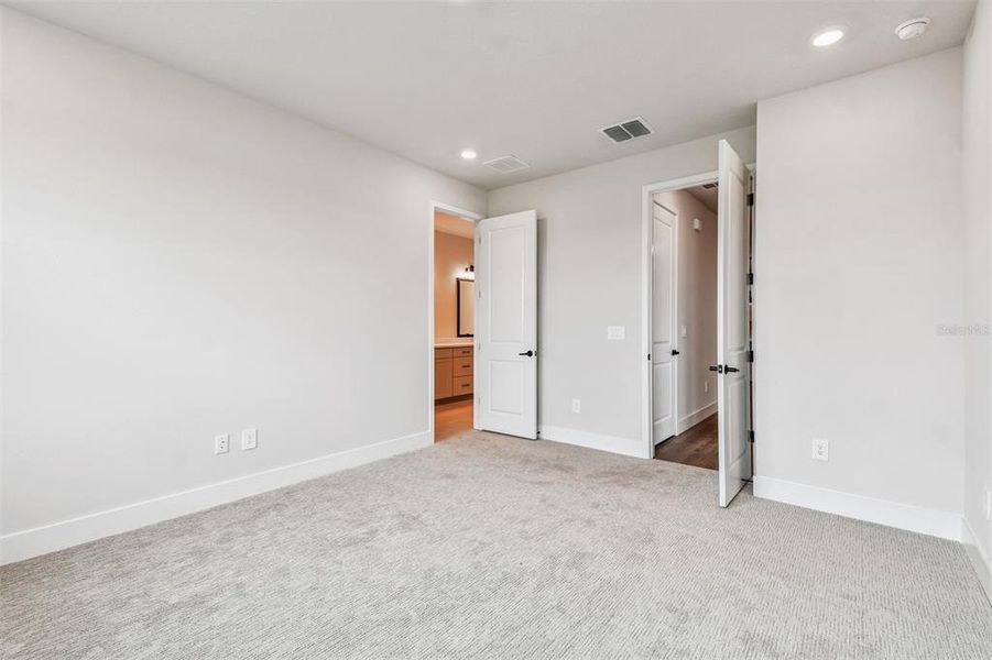 Spacious, unfurnished interior of a new home in Gracewater at Sarasota, Sarasota (Image 22). Spacious, unfurnished interior of a new home in Gracewater at Sarasota, Sarasota (Image 22).