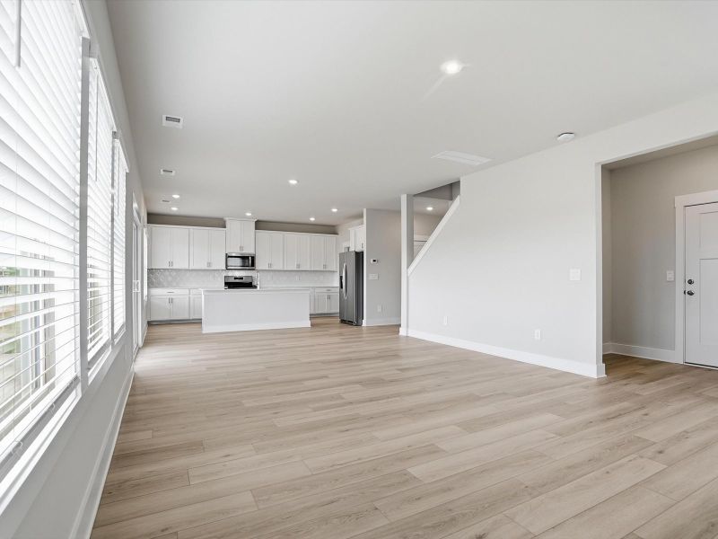 Spacious, unfurnished interior of a new home in Ashby Woods, Boiling Springs (Image 9).
