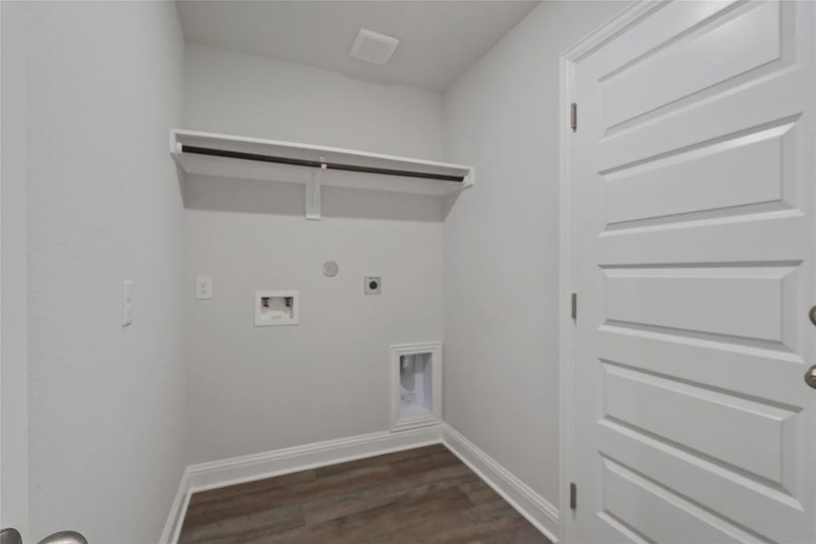 Spacious, unfurnished interior of a new home in Grand Oaks Reserve, Cleveland (Image 21).