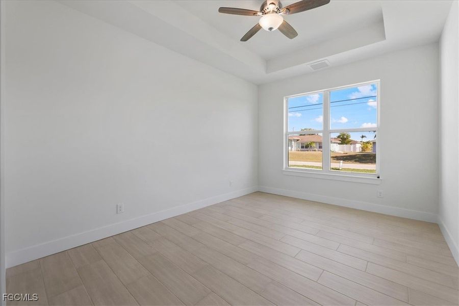Spacious, unfurnished interior of a new home in Cape Coral, Cape Coral (Image 35).