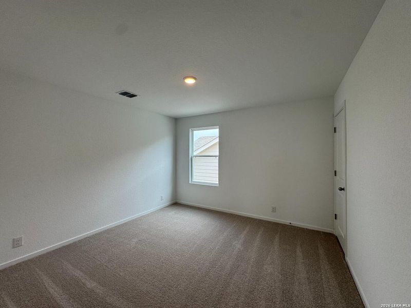 Spacious, unfurnished interior of a new home in Hennersby Hollow, San Antonio (Image 24).
