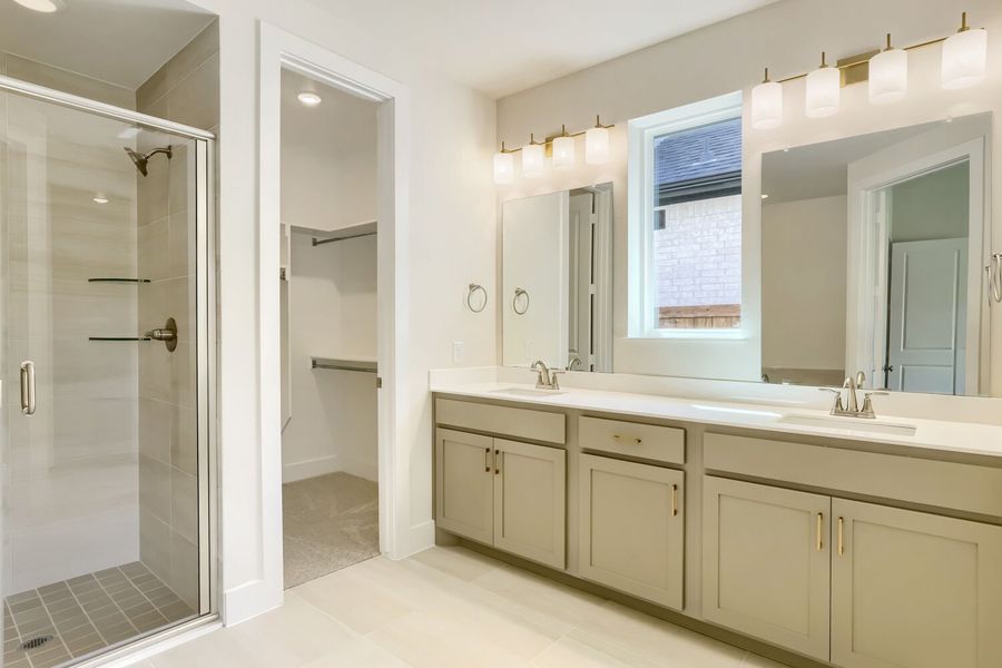 4307 Azalea - Primary Bathroom