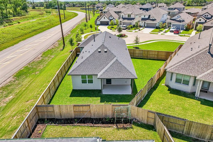Exterior details and patio area of a home in Sienna 40', Missouri City (Image 26).