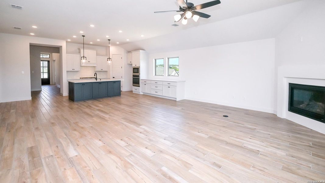 Spacious, unfurnished interior of a new home in Johnson Ranch, Bulverde (Image 16).