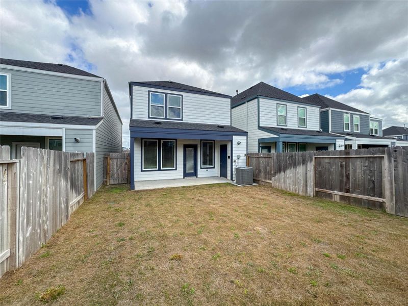 Exterior details and patio area of a home in , Houston (Image 24).