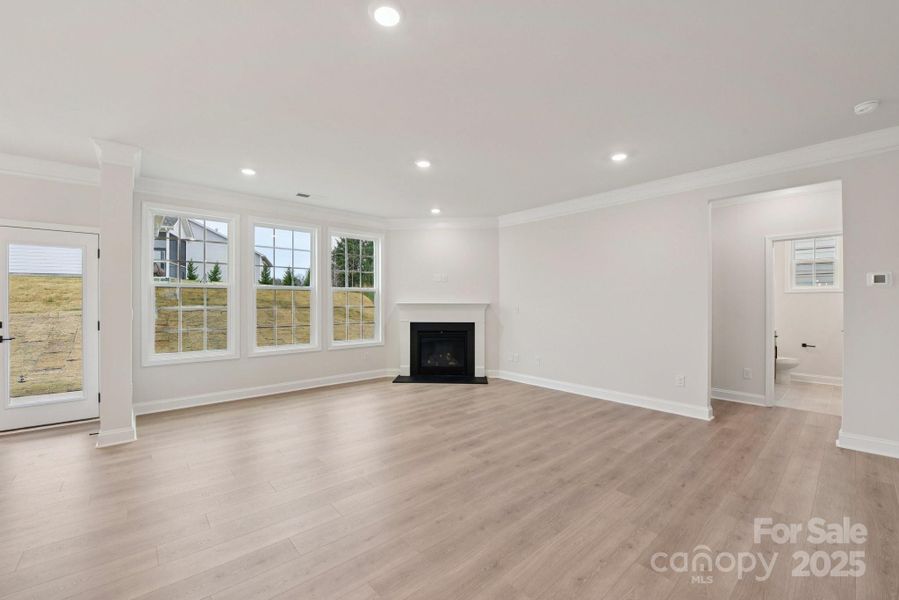 Spacious, unfurnished interior of a new home in Sylvan Creek, Denver (Image 20).